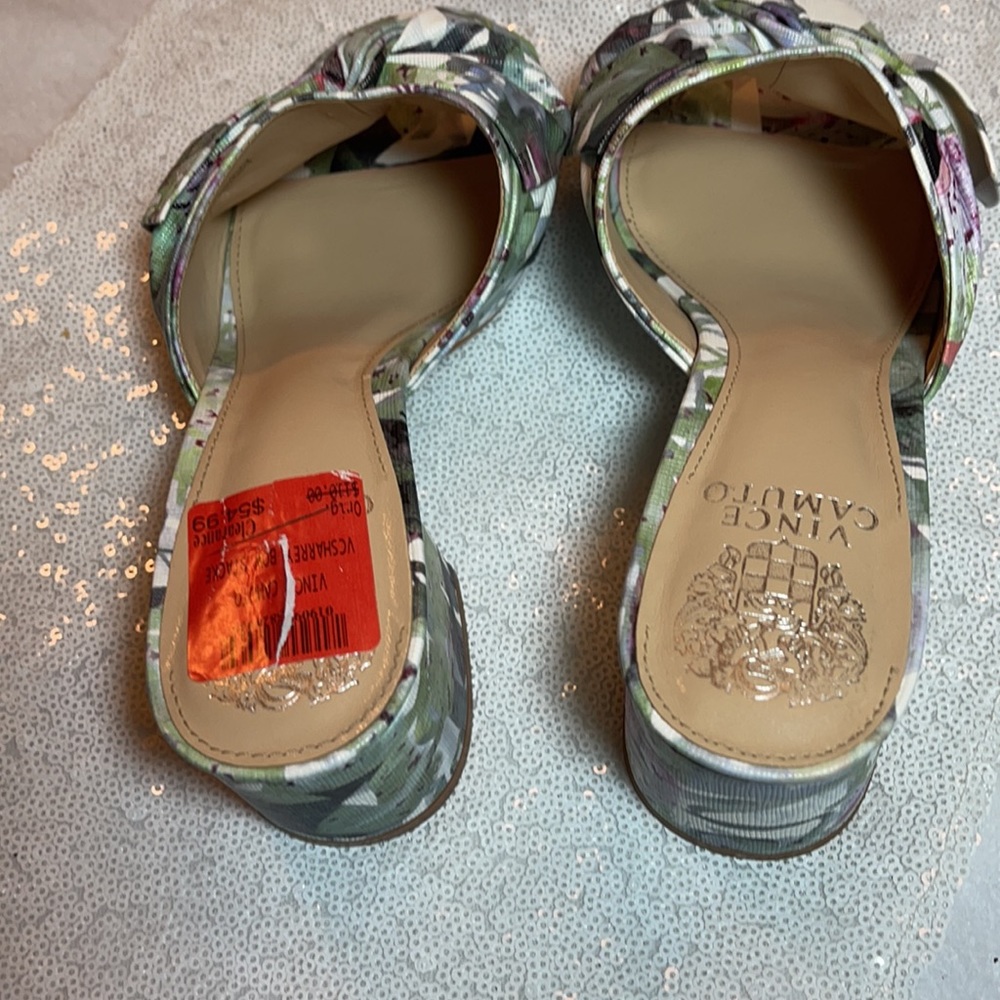 New Vince Camuto Sharrey Slides Size 8m - image 5